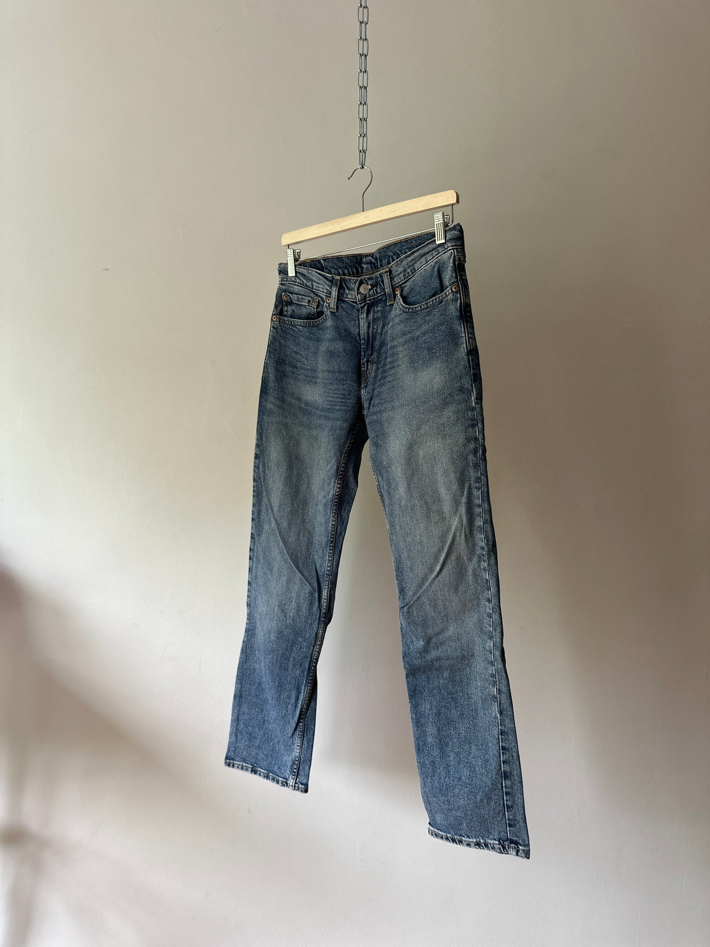 Levi medium blue jeans