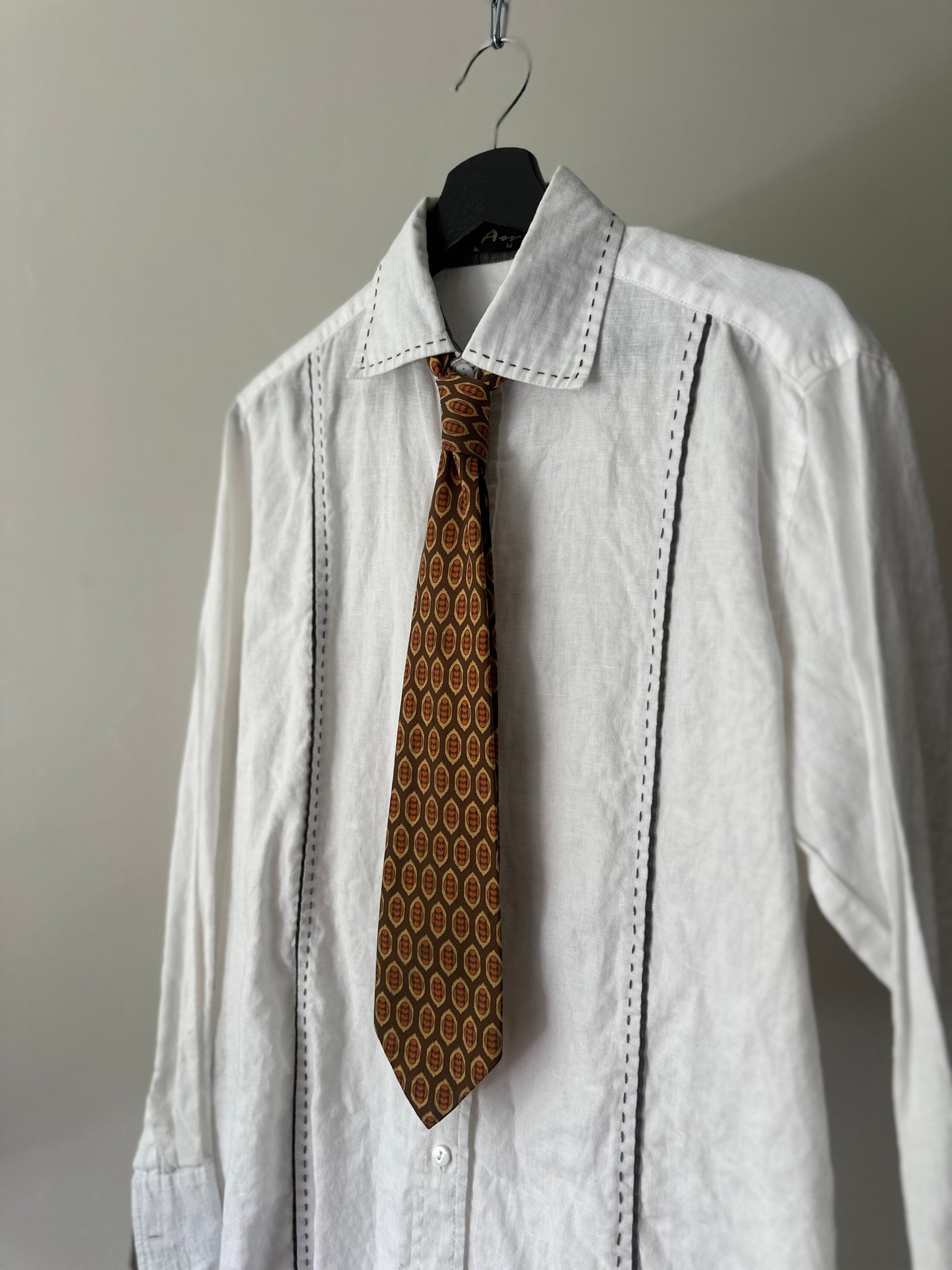 orange/brown diamond tie