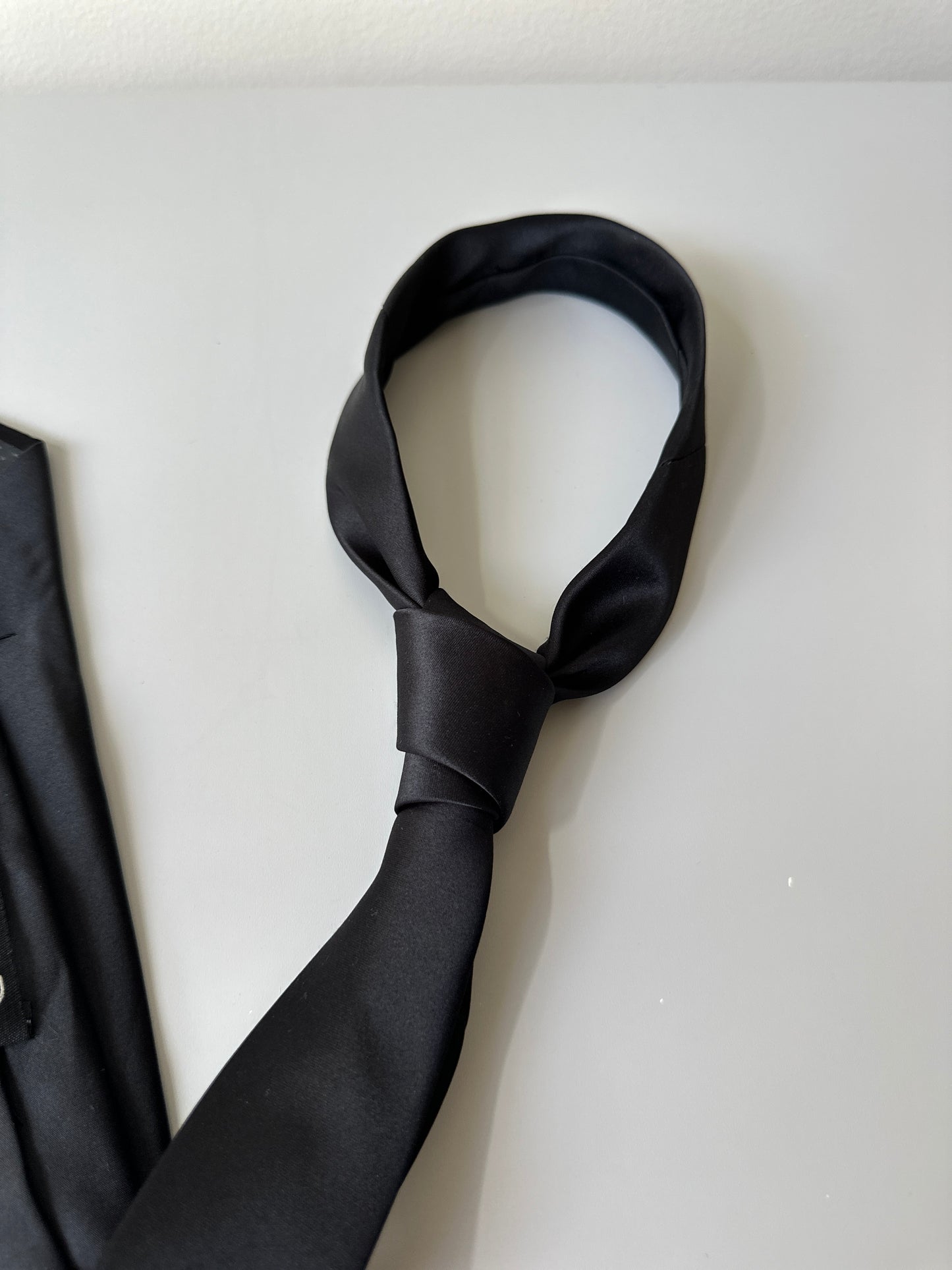 skinny black tie
