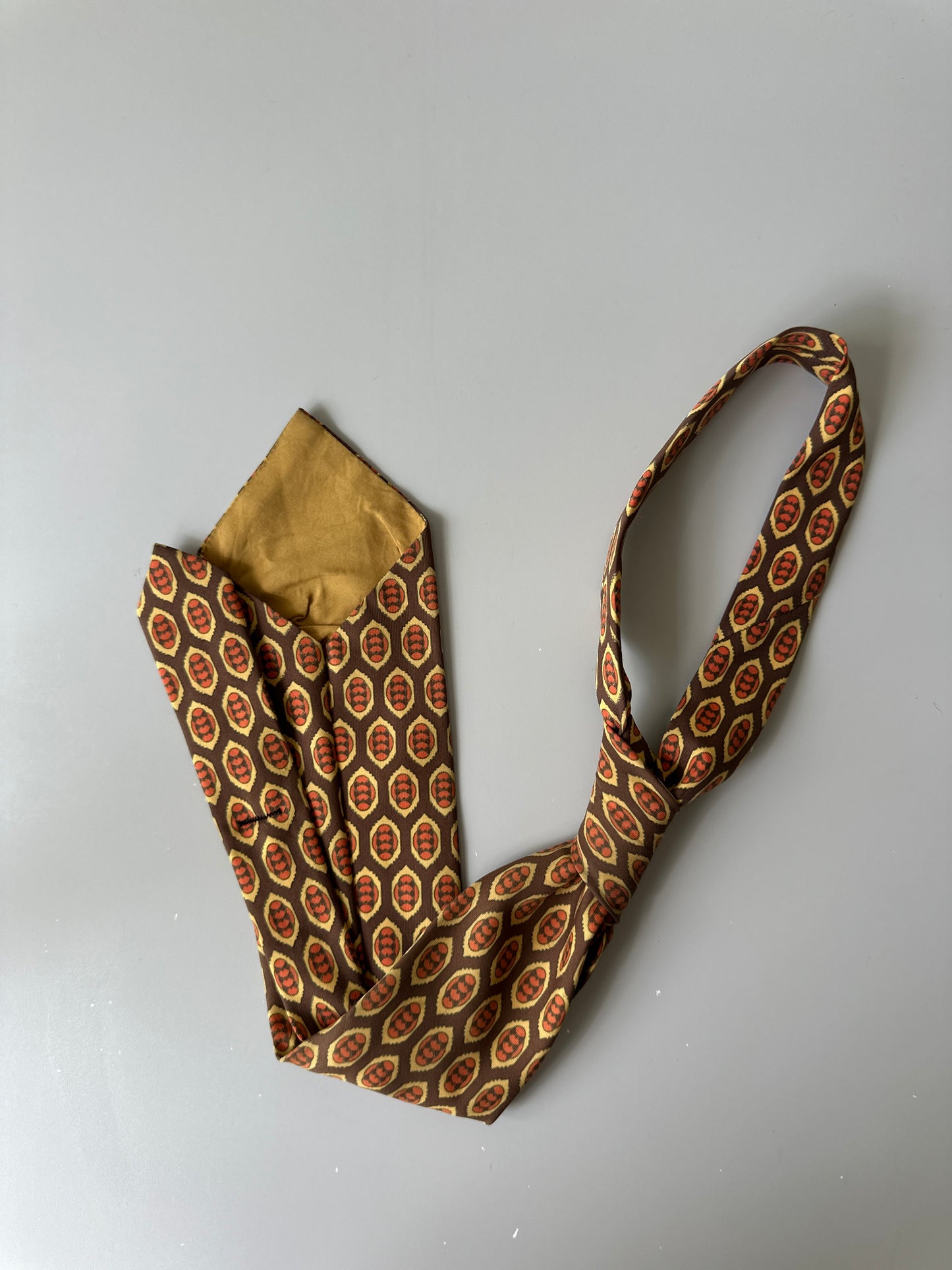 orange/brown diamond tie