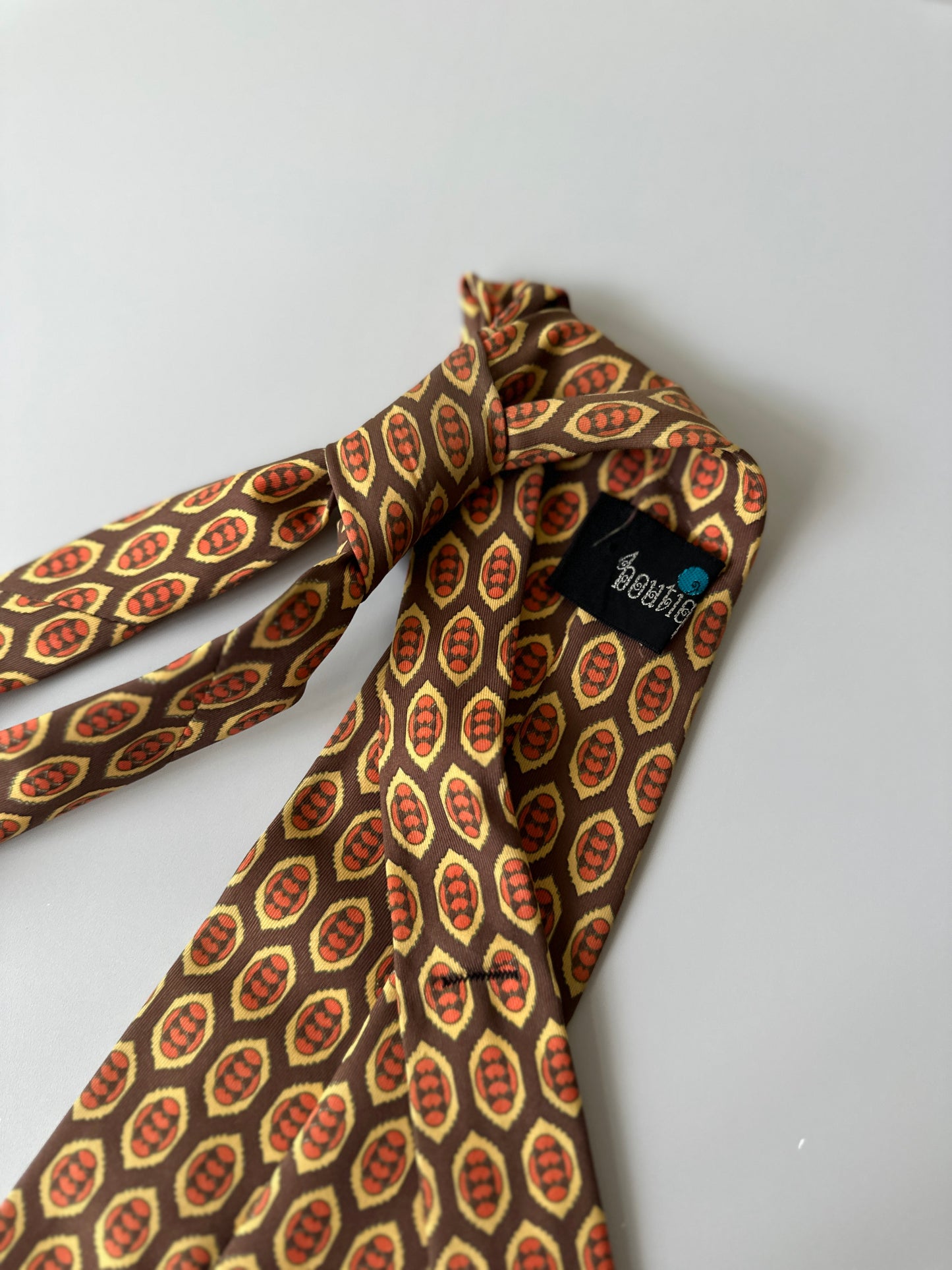 orange/brown diamond tie