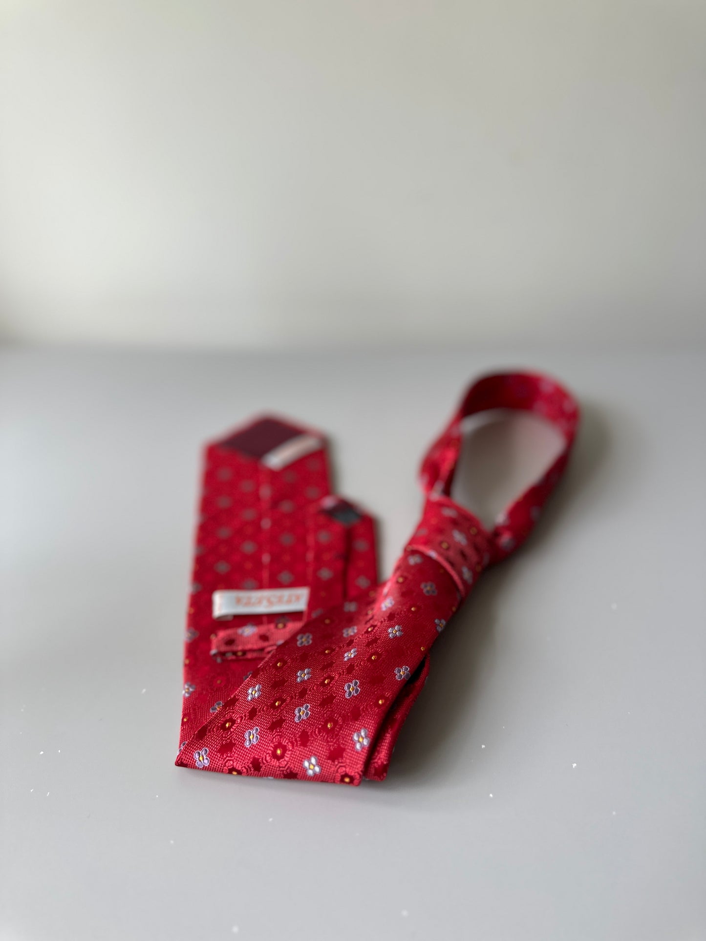 red with baby blue flowers tie
