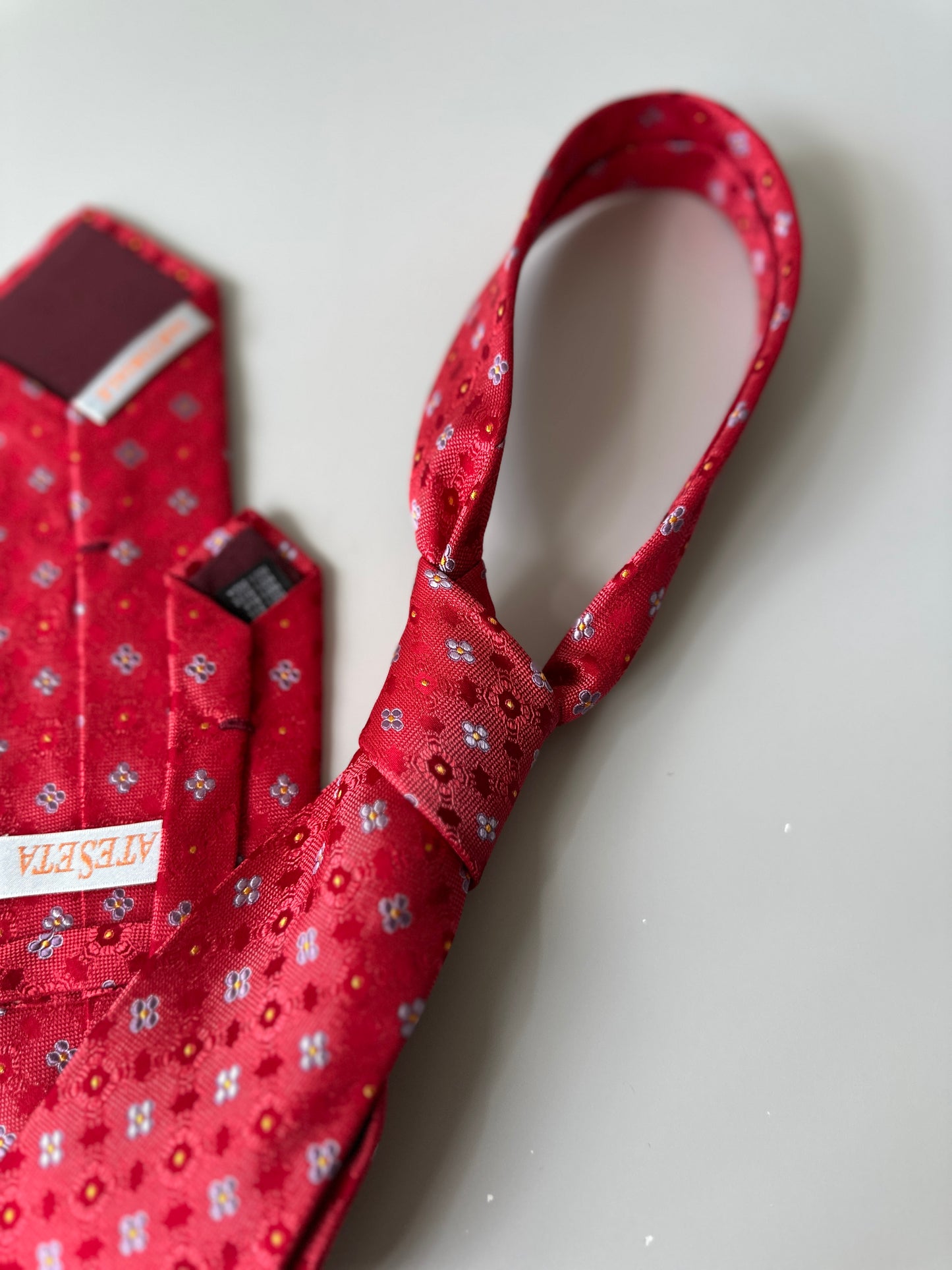 red with baby blue flowers tie