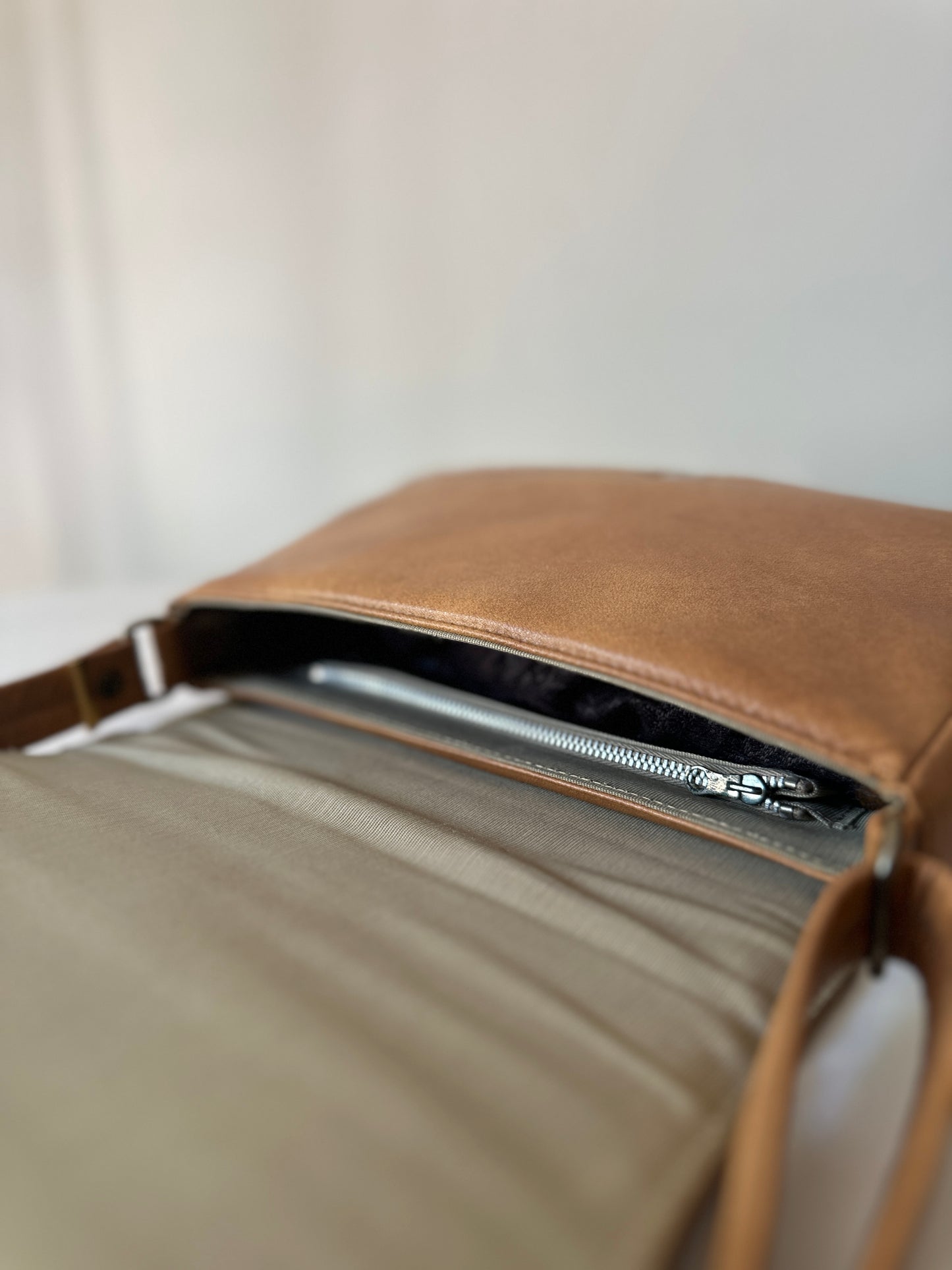 Faigen vintage handbag