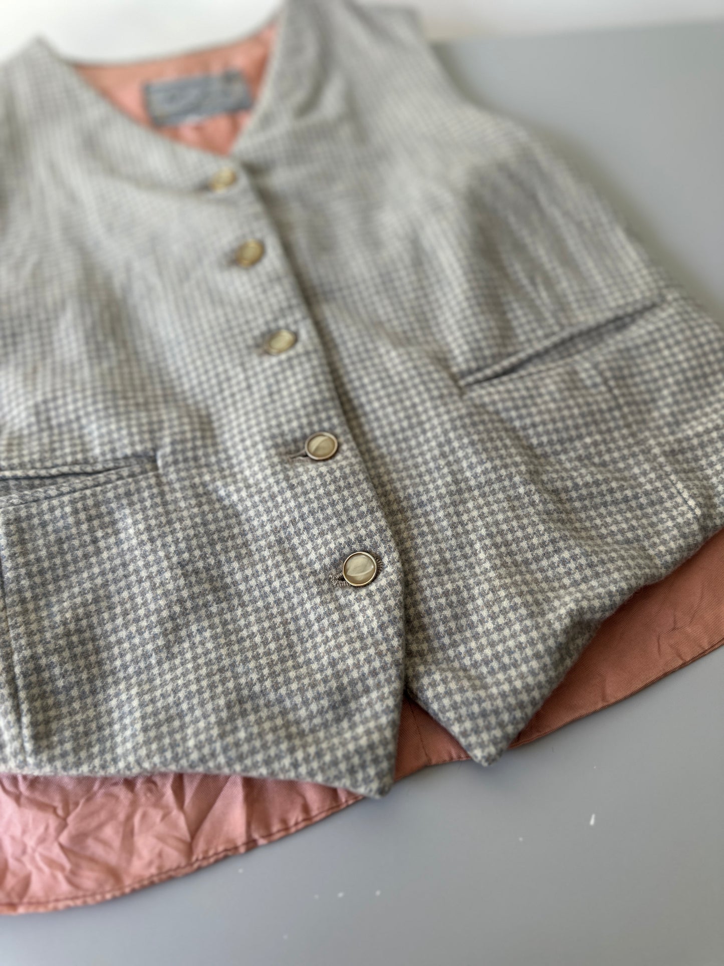 grey/biege houndstooth woollen vest