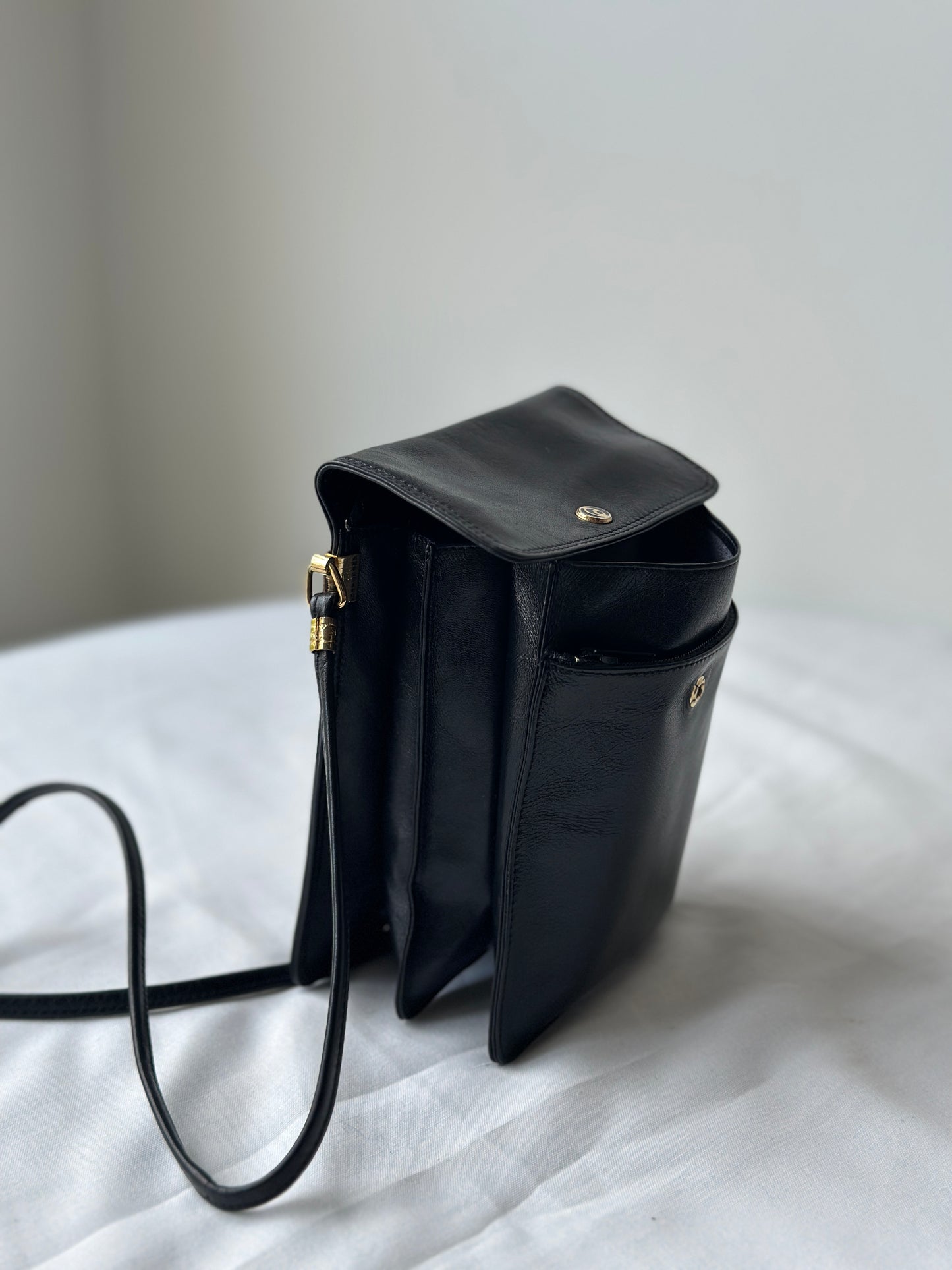 small leather shoulder bag