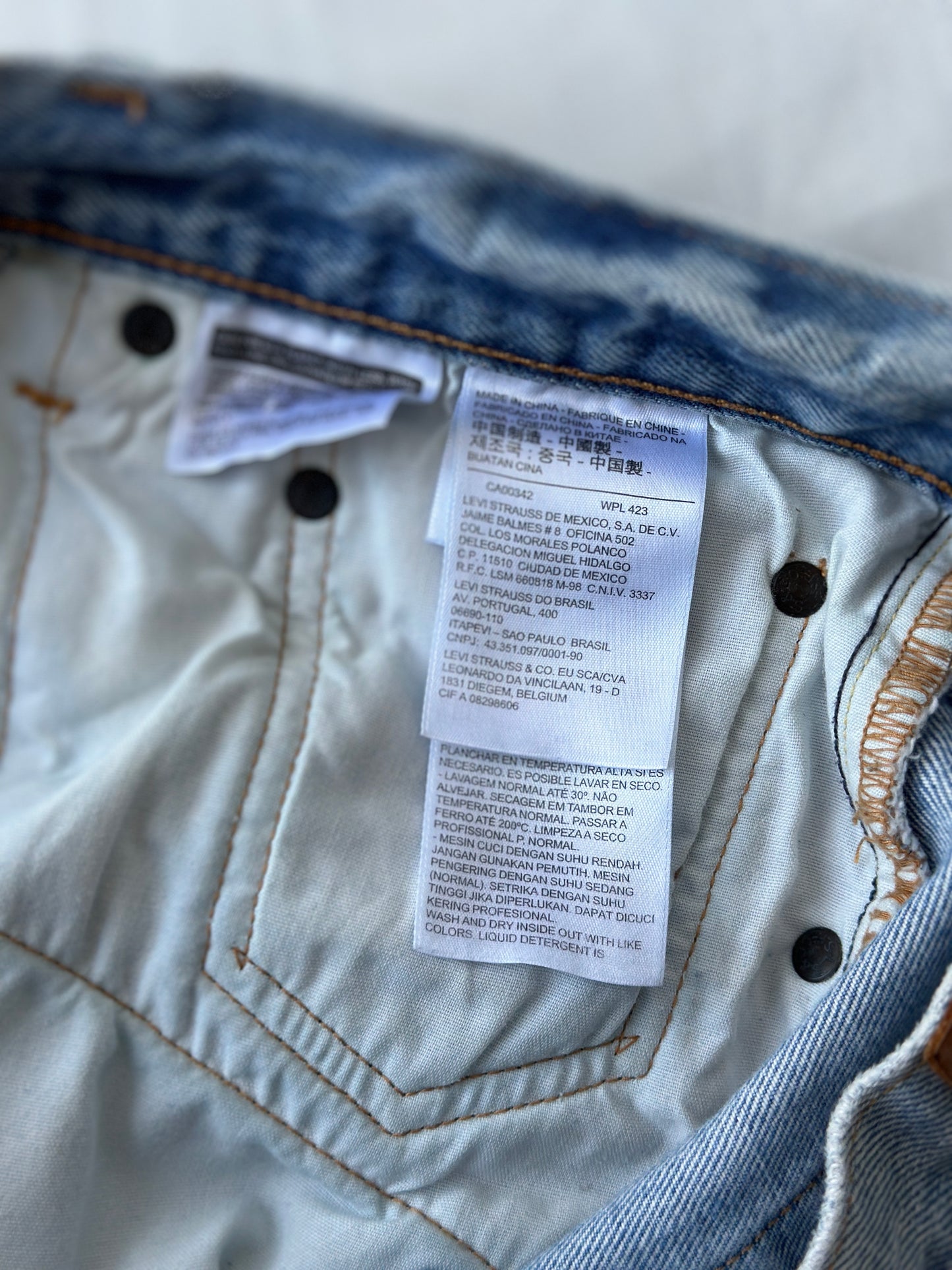 Levi ripped light blue jeans