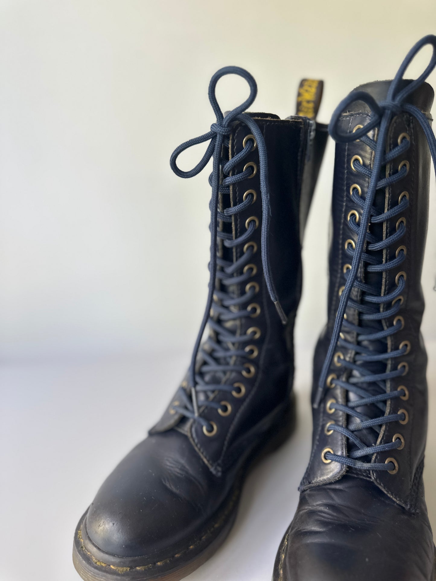 Dr. Martens 11820 (1B99) blue leather zip-up boots