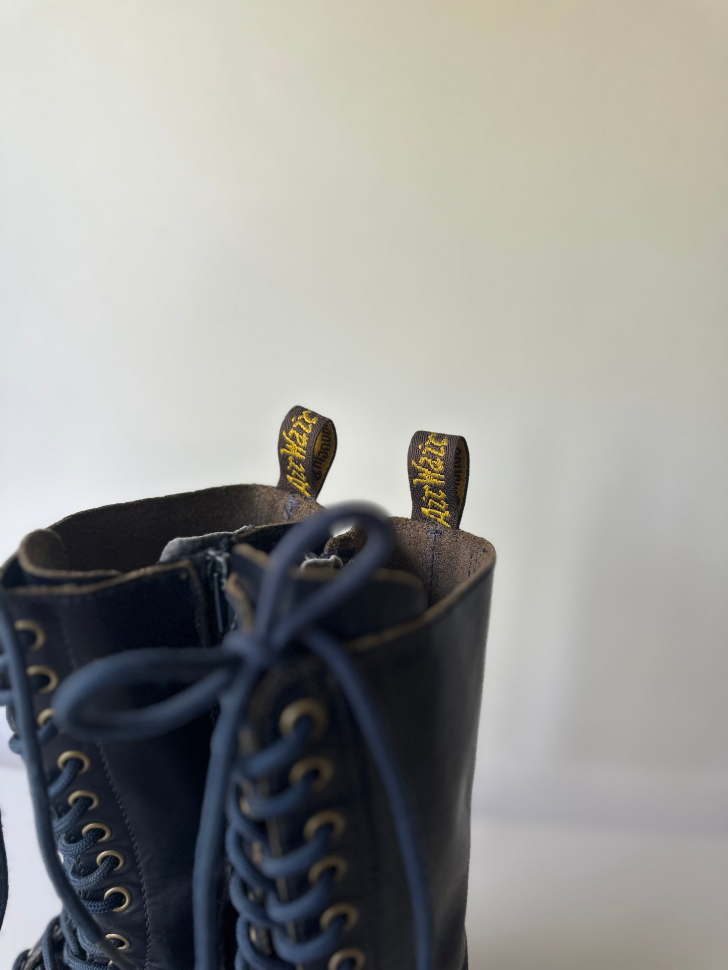 Dr. Martens 11820 (1B99) blue leather zip-up boots