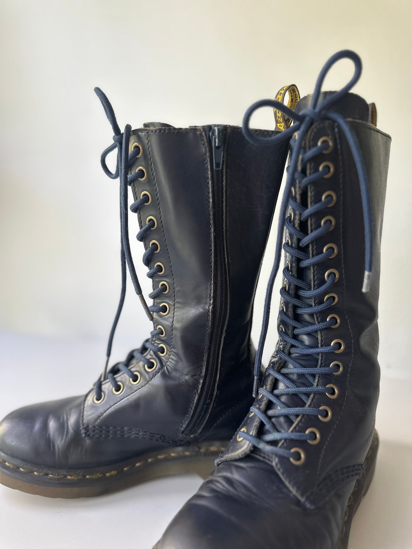 Dr. Martens 11820 (1B99) blue leather zip-up boots