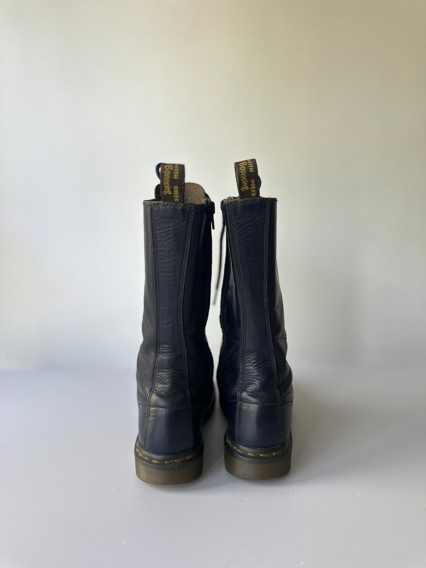 Dr. Martens 11820 (1B99) blue leather zip-up boots