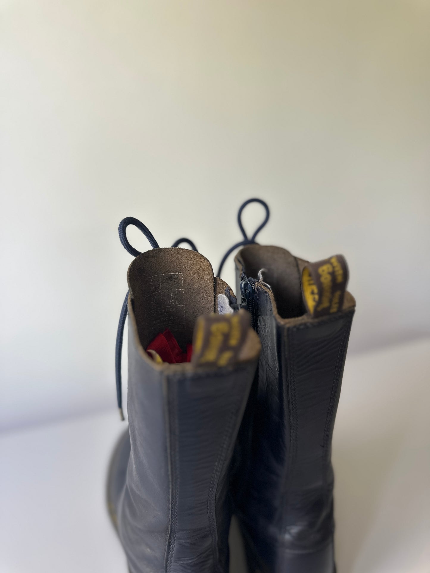 Dr. Martens 11820 (1B99) blue leather zip-up boots