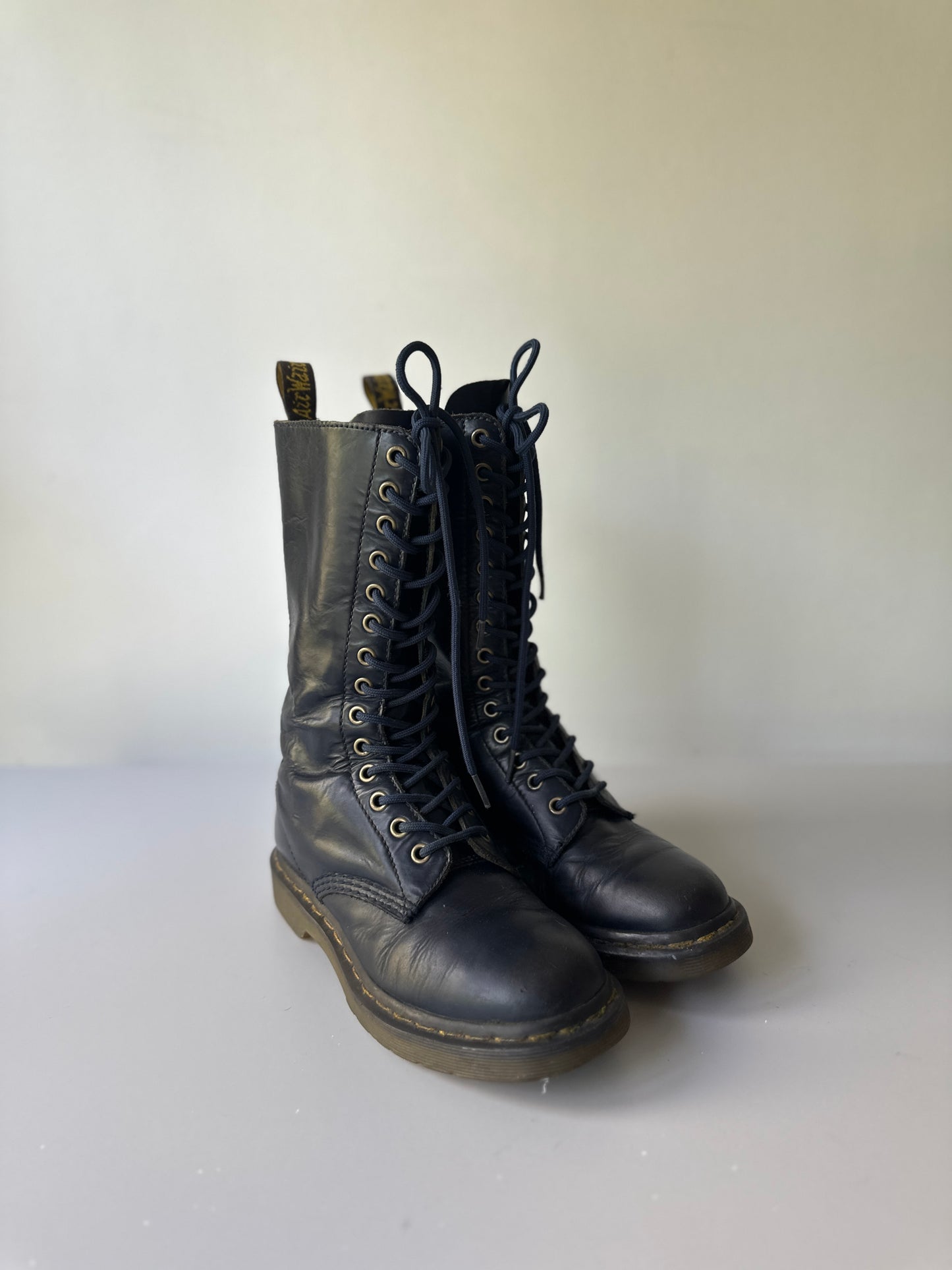 Dr. Martens 11820 (1B99) blue leather zip-up boots