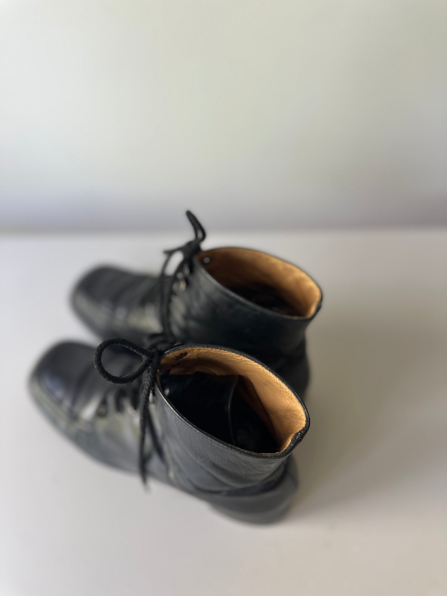 Australian Linea Verde black leather boots