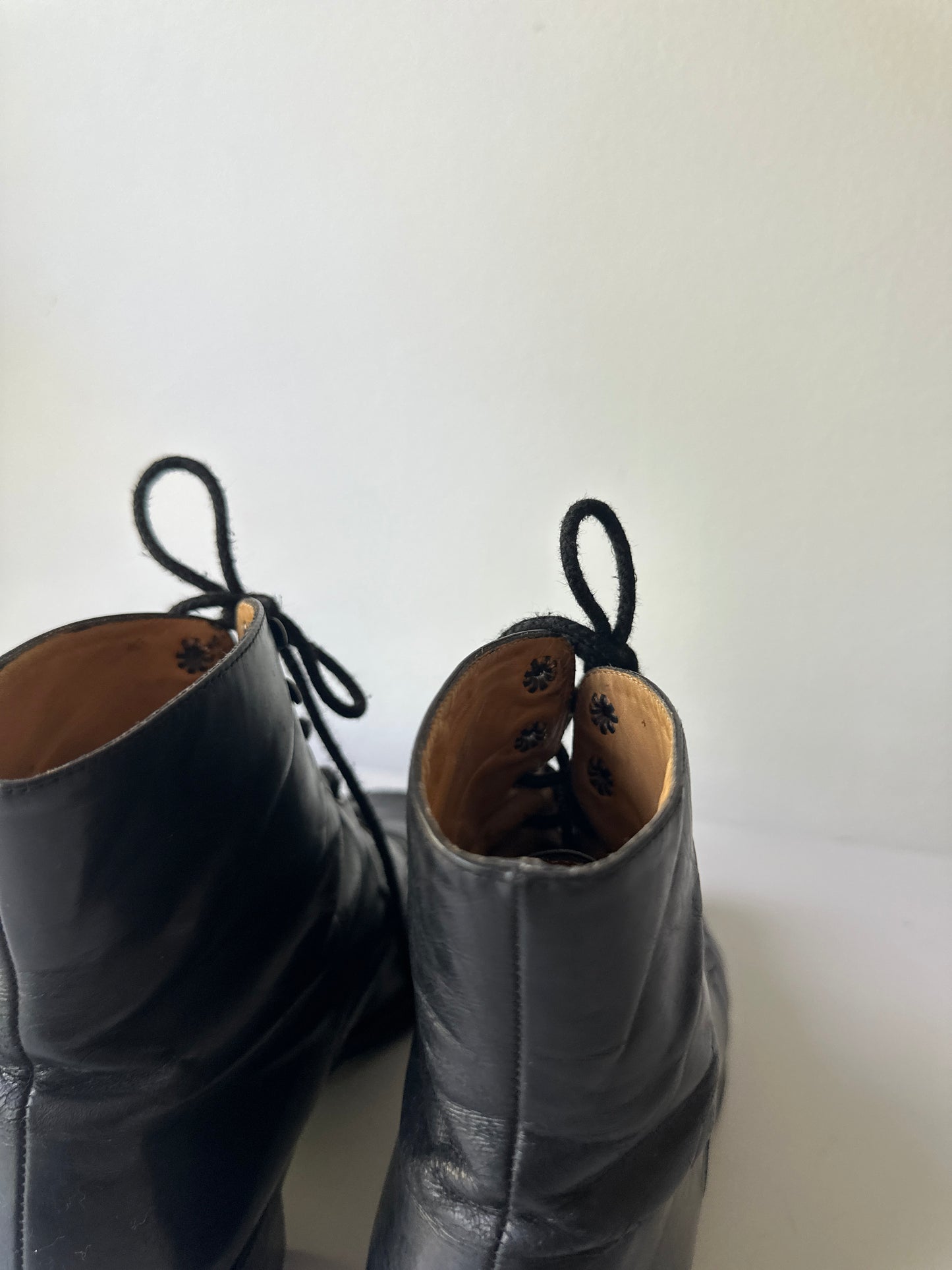Australian Linea Verde black leather boots