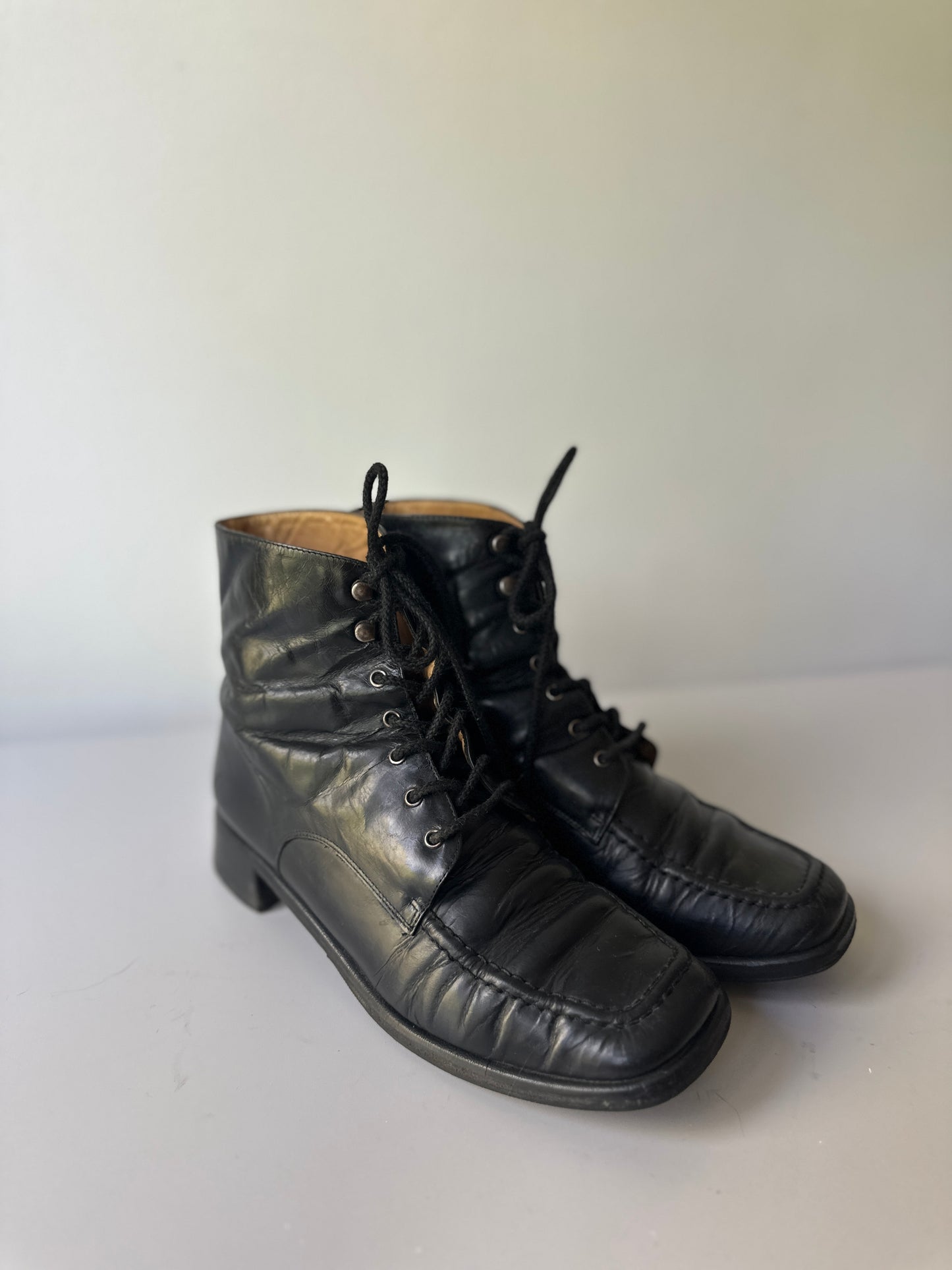 Australian Linea Verde black leather boots