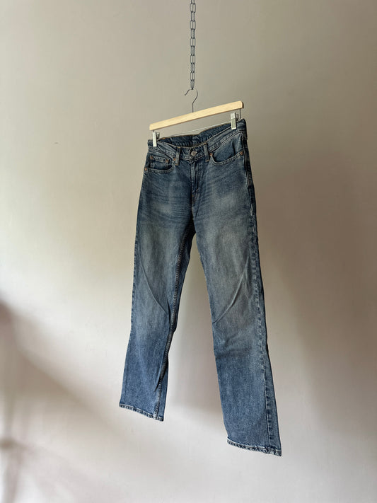 Levi medium blue jeans