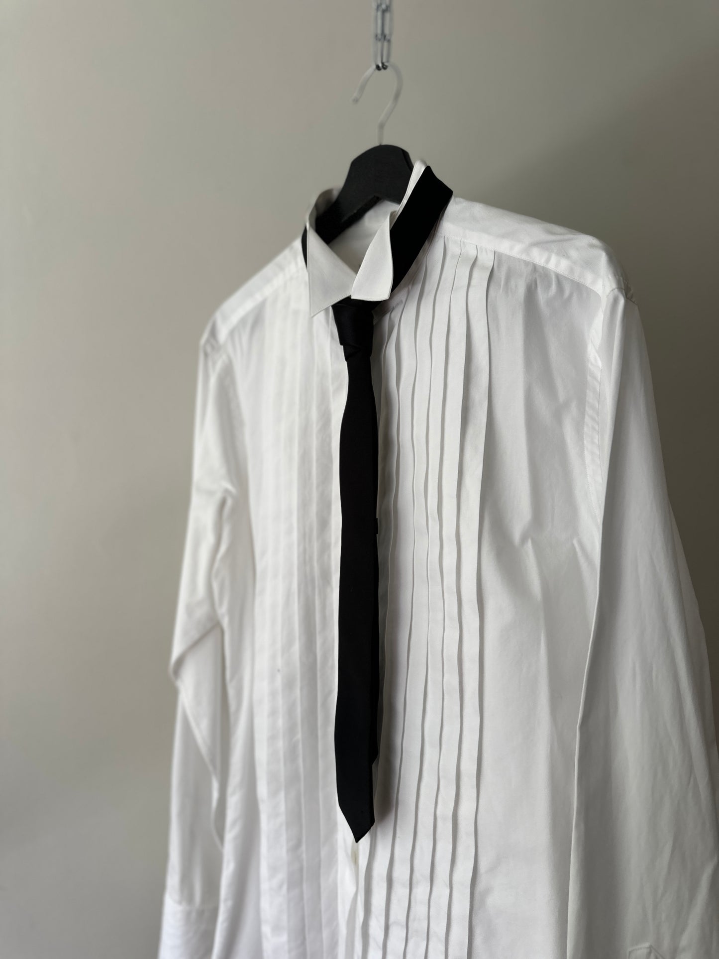 skinny black tie