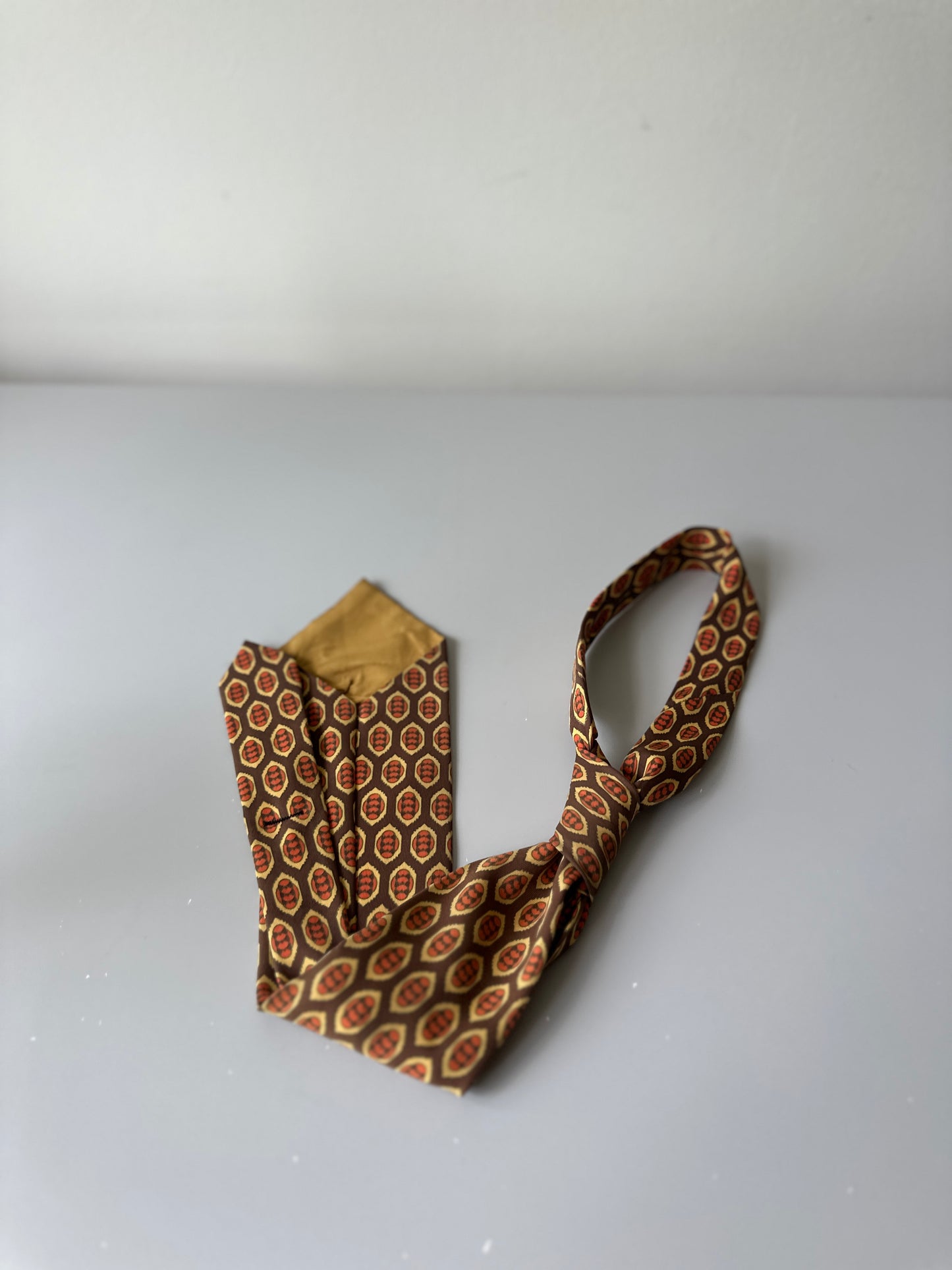 orange/brown diamond tie