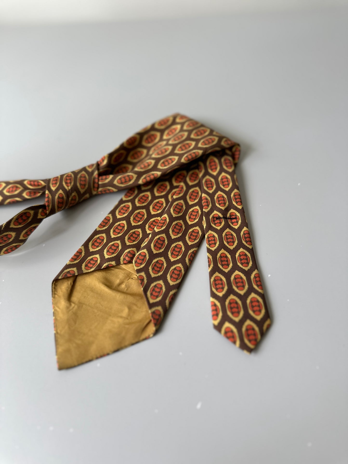 orange/brown diamond tie