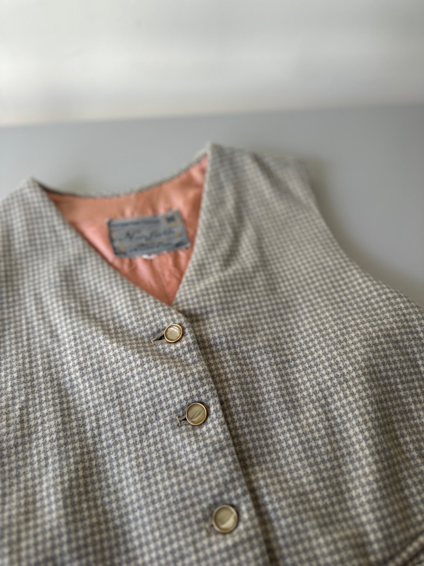 grey/biege houndstooth woollen vest