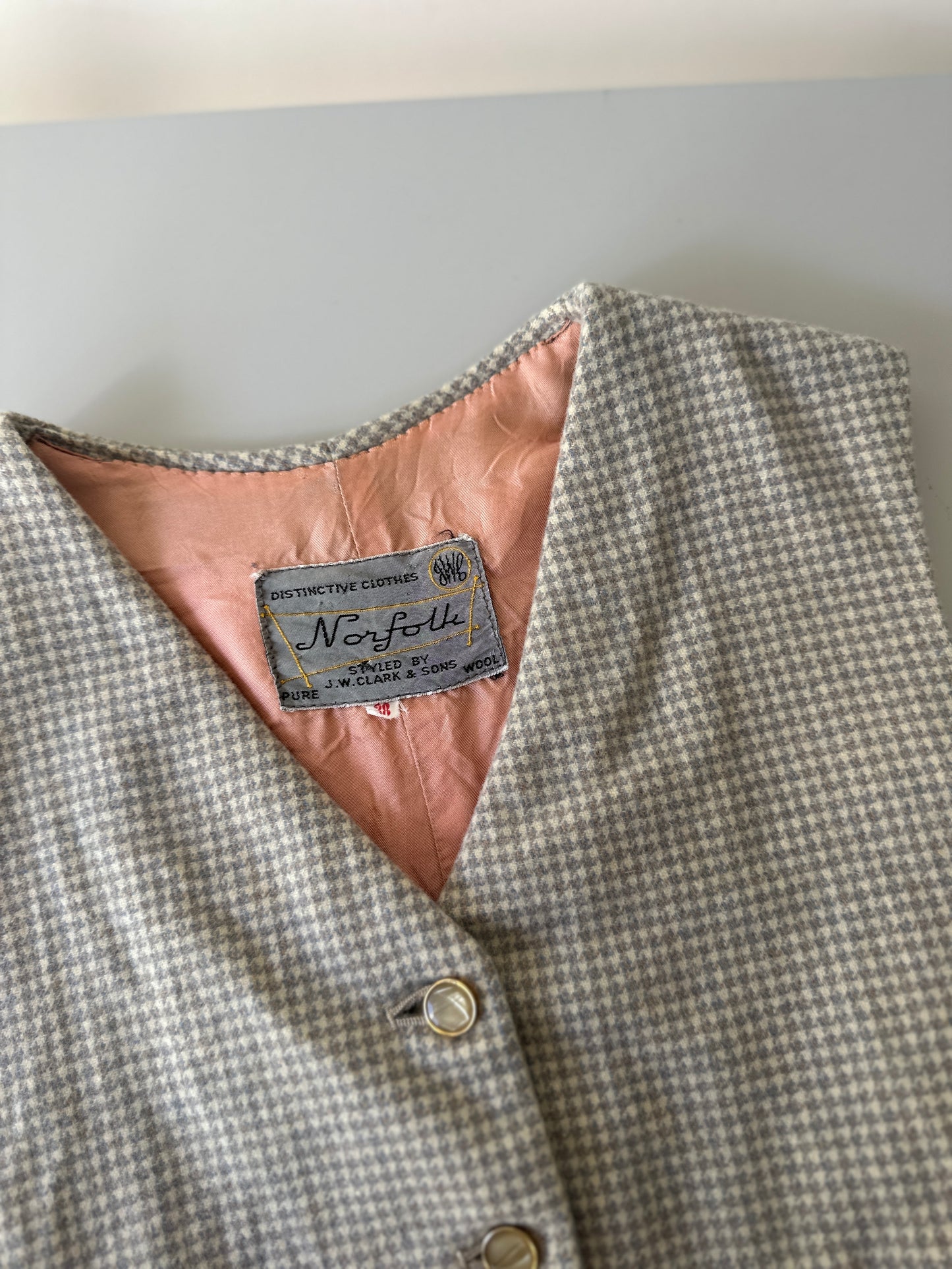 grey/biege houndstooth woollen vest