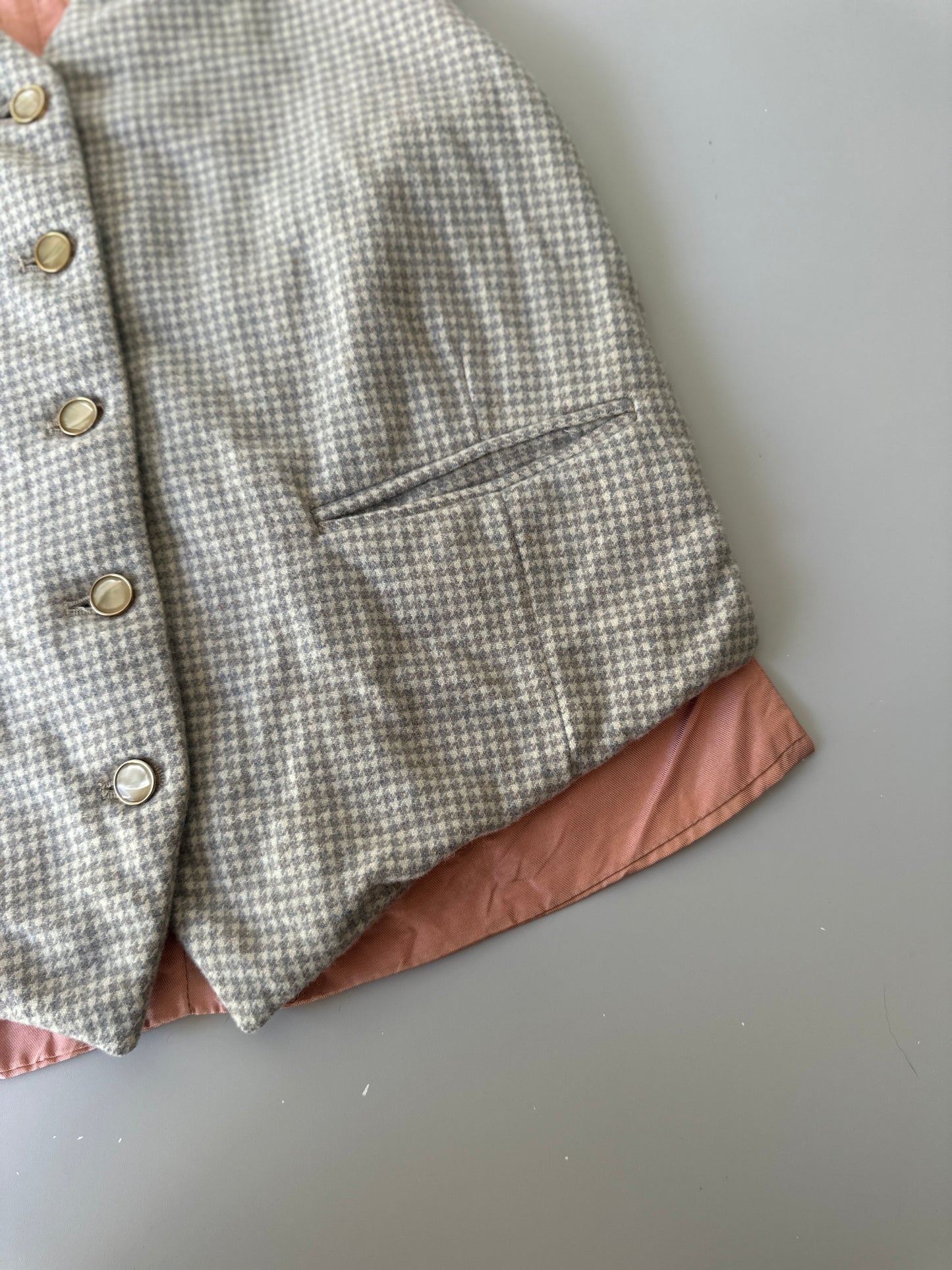 grey/biege houndstooth woollen vest