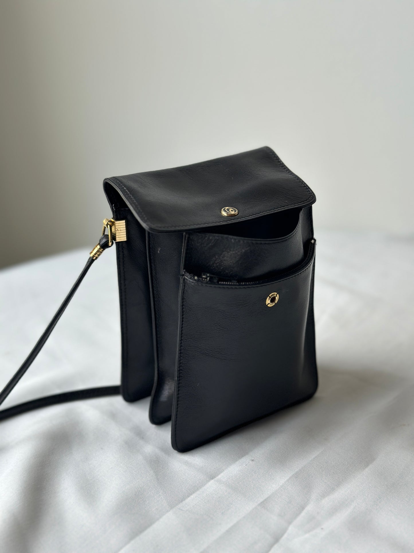 small leather shoulder bag