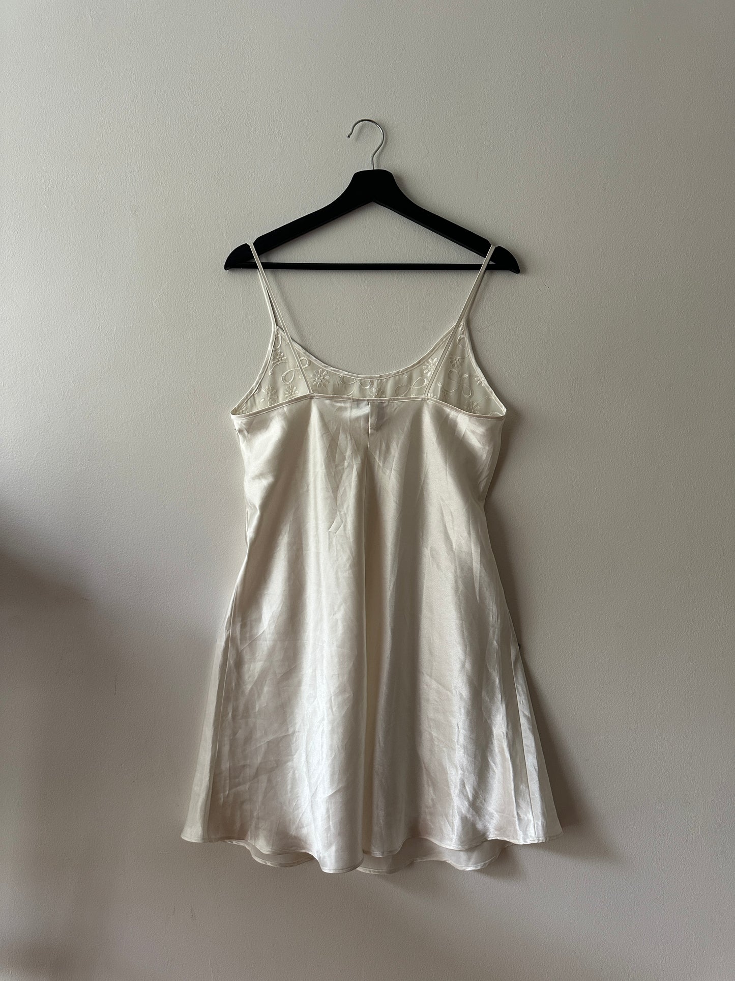 flower embroidered white short slip