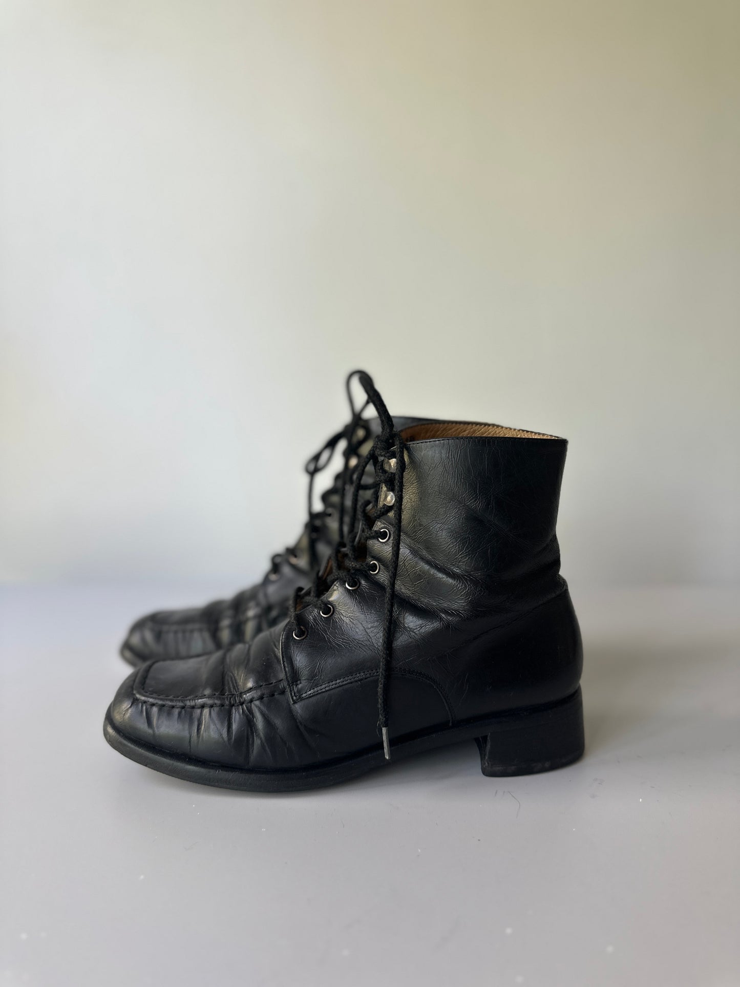 Australian Linea Verde black leather boots