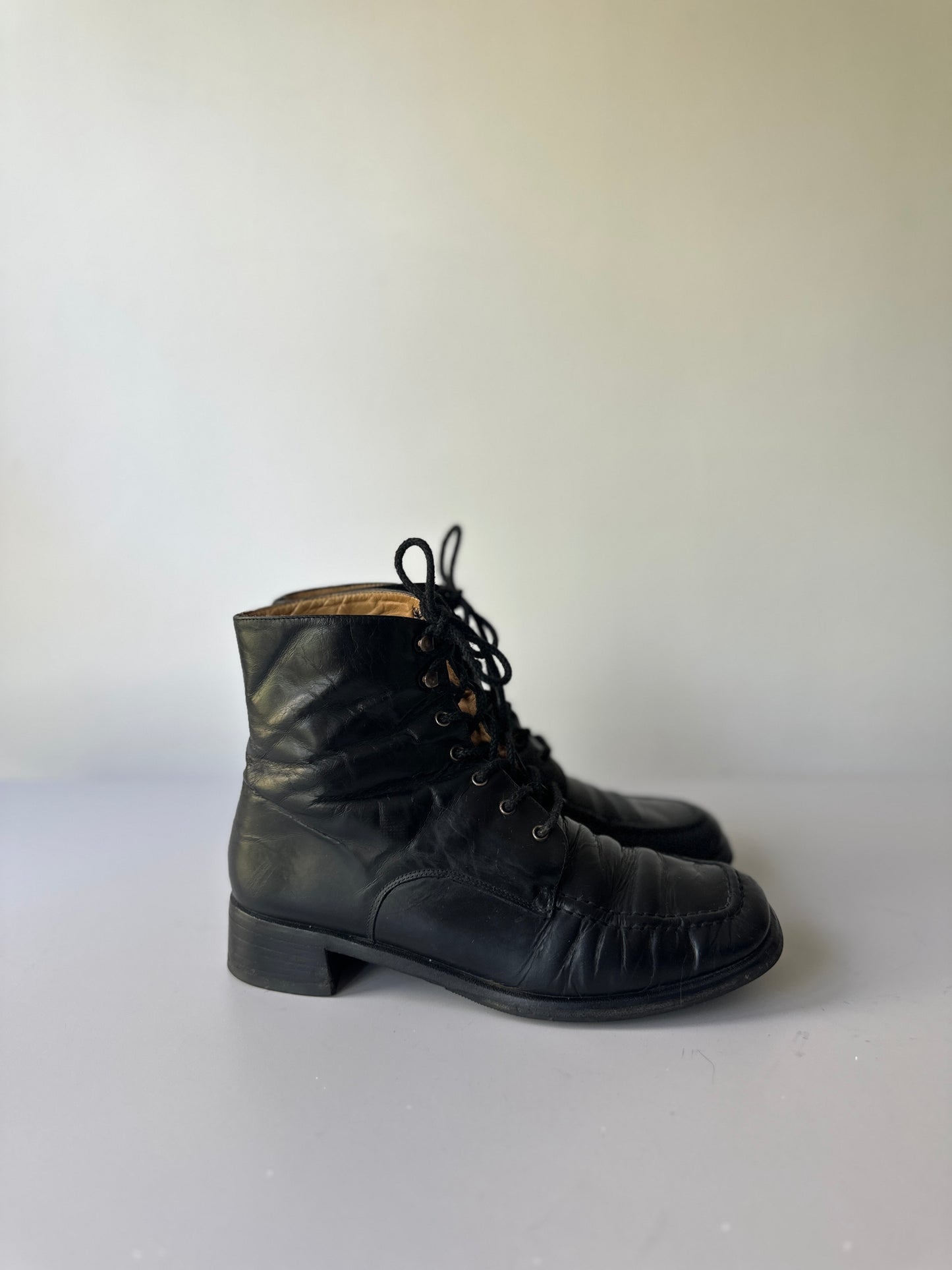Australian Linea Verde black leather boots