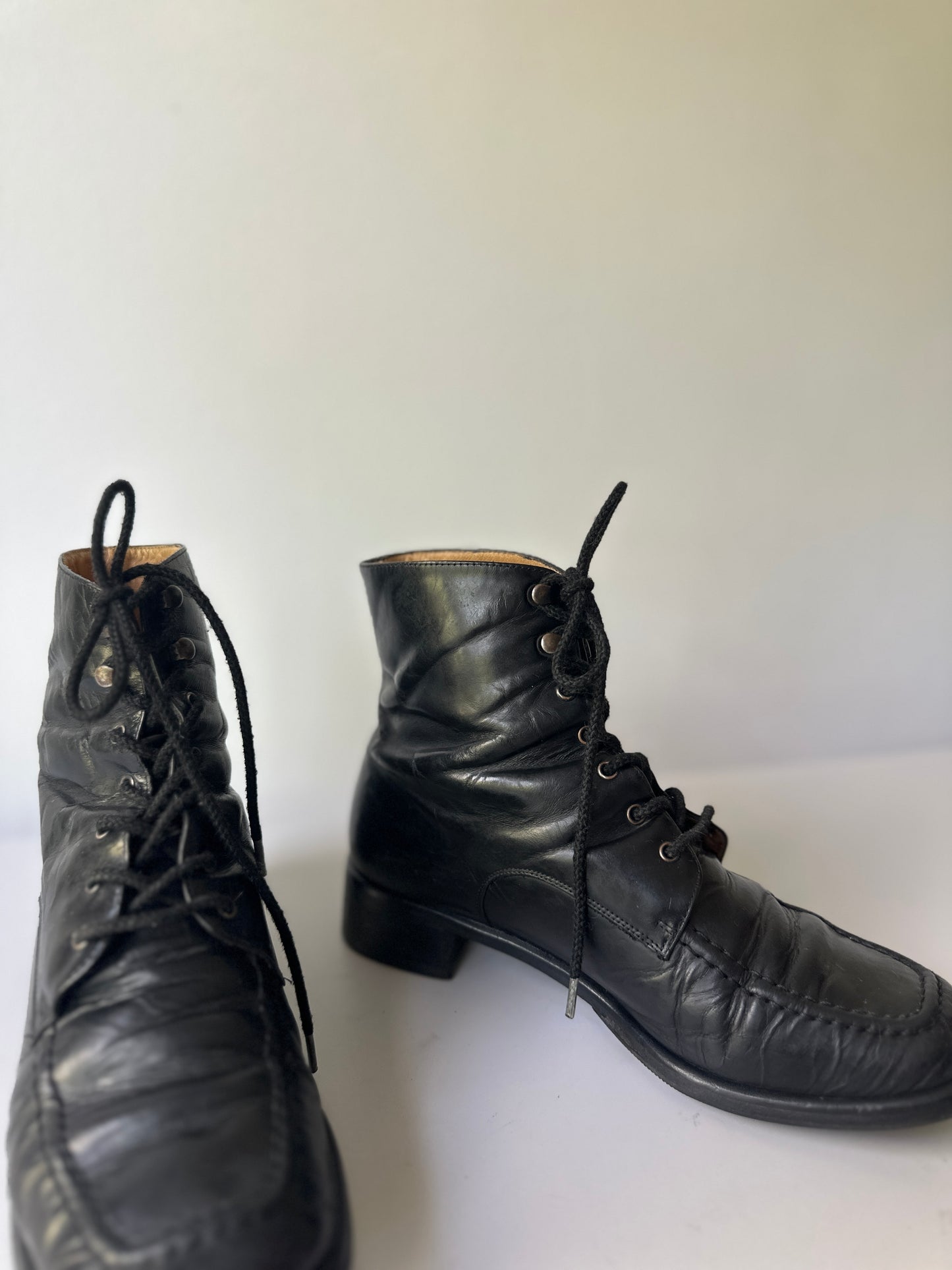 Australian Linea Verde black leather boots