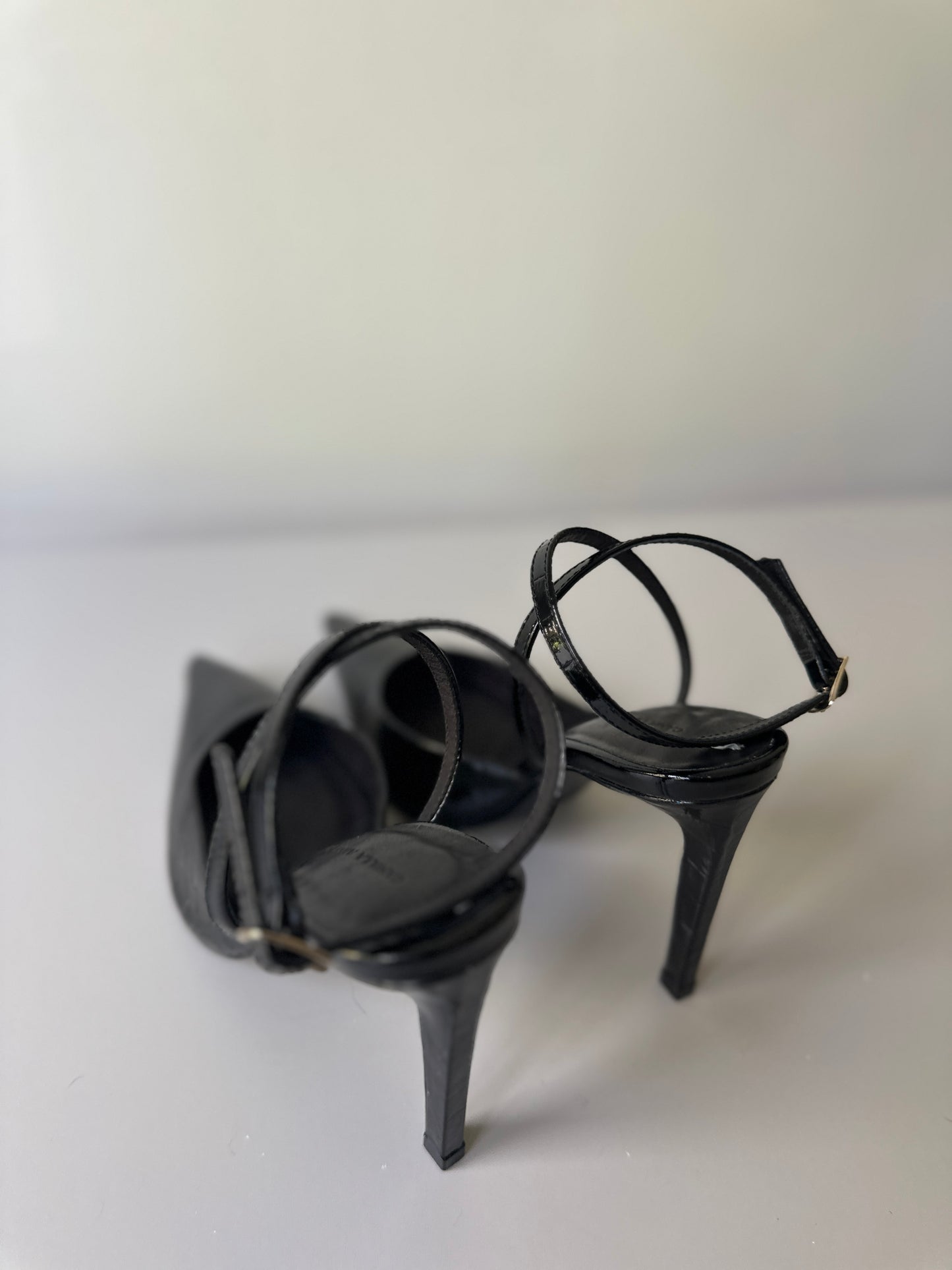 Camilla & Marc black stiletto