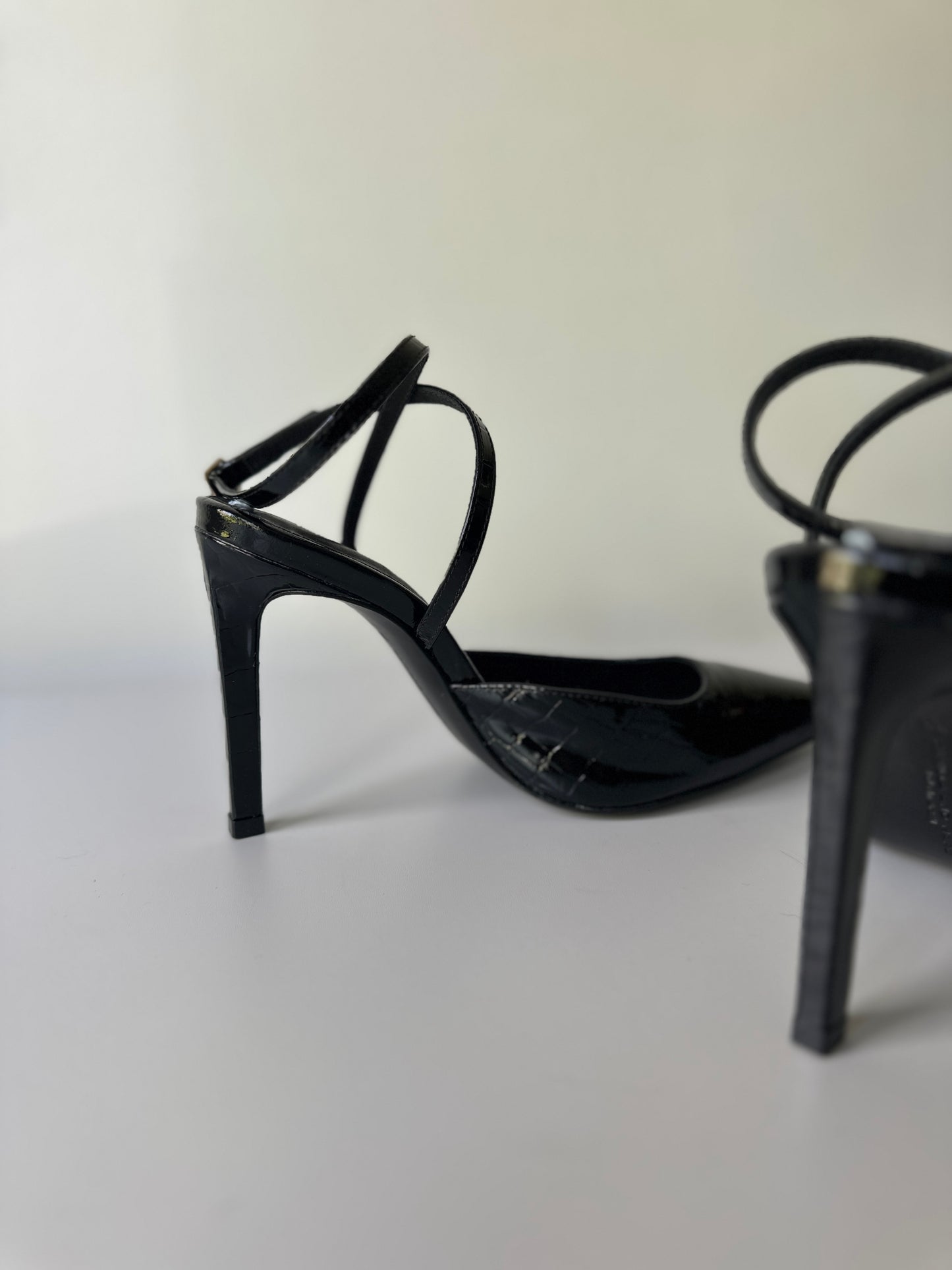 Camilla & Marc black stiletto