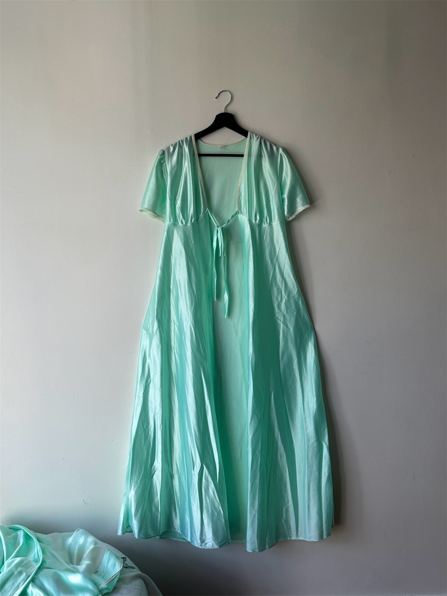vibrant turquoise night gown set