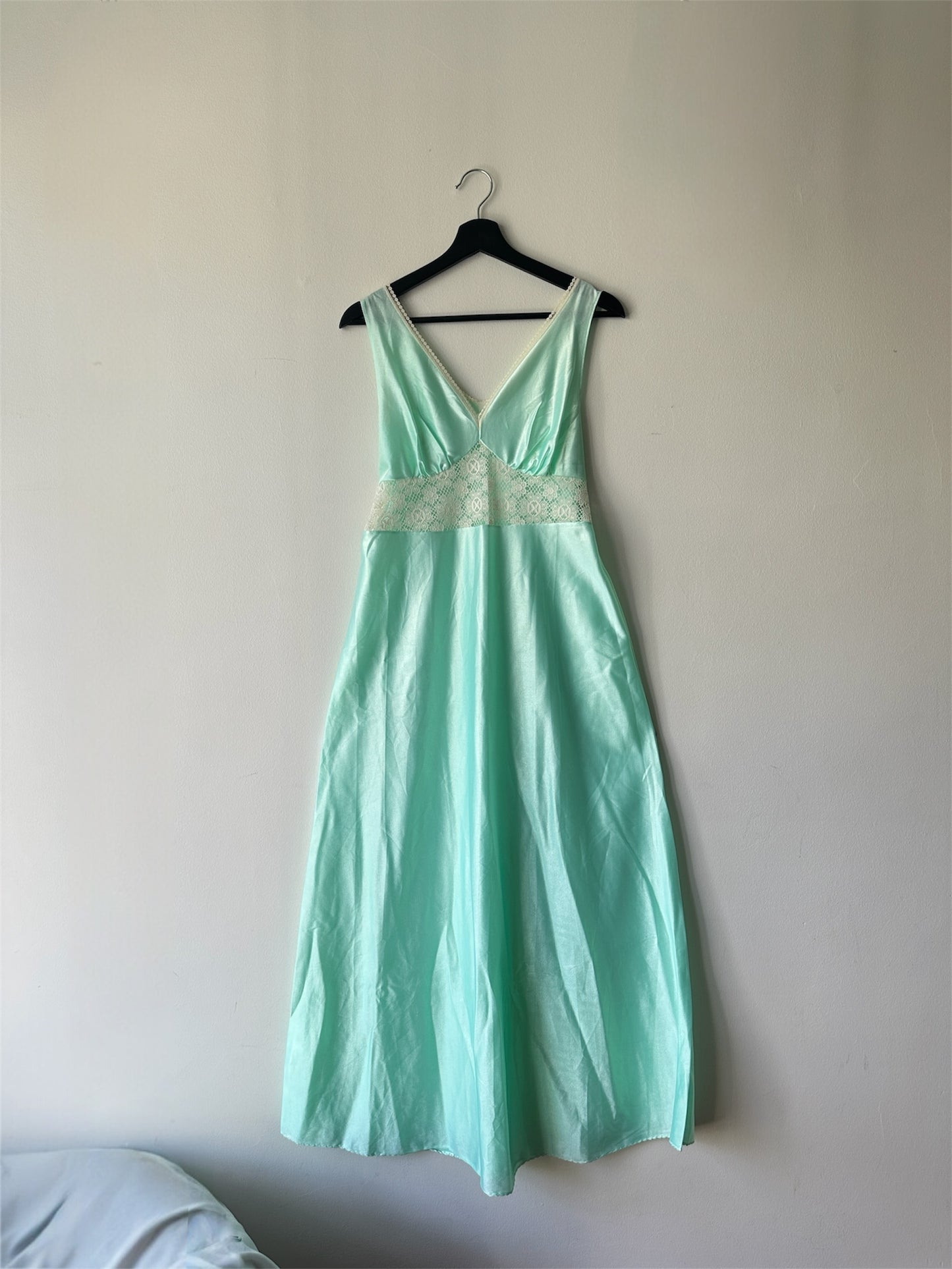 vibrant turquoise night gown set